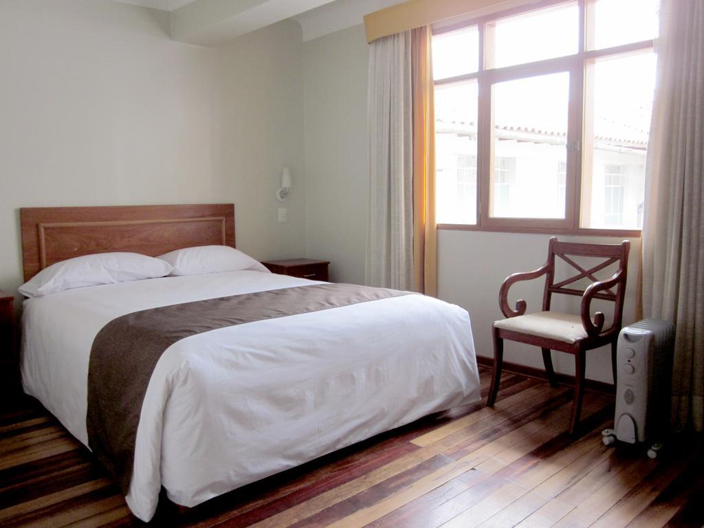 Emperador Plaza Hotel