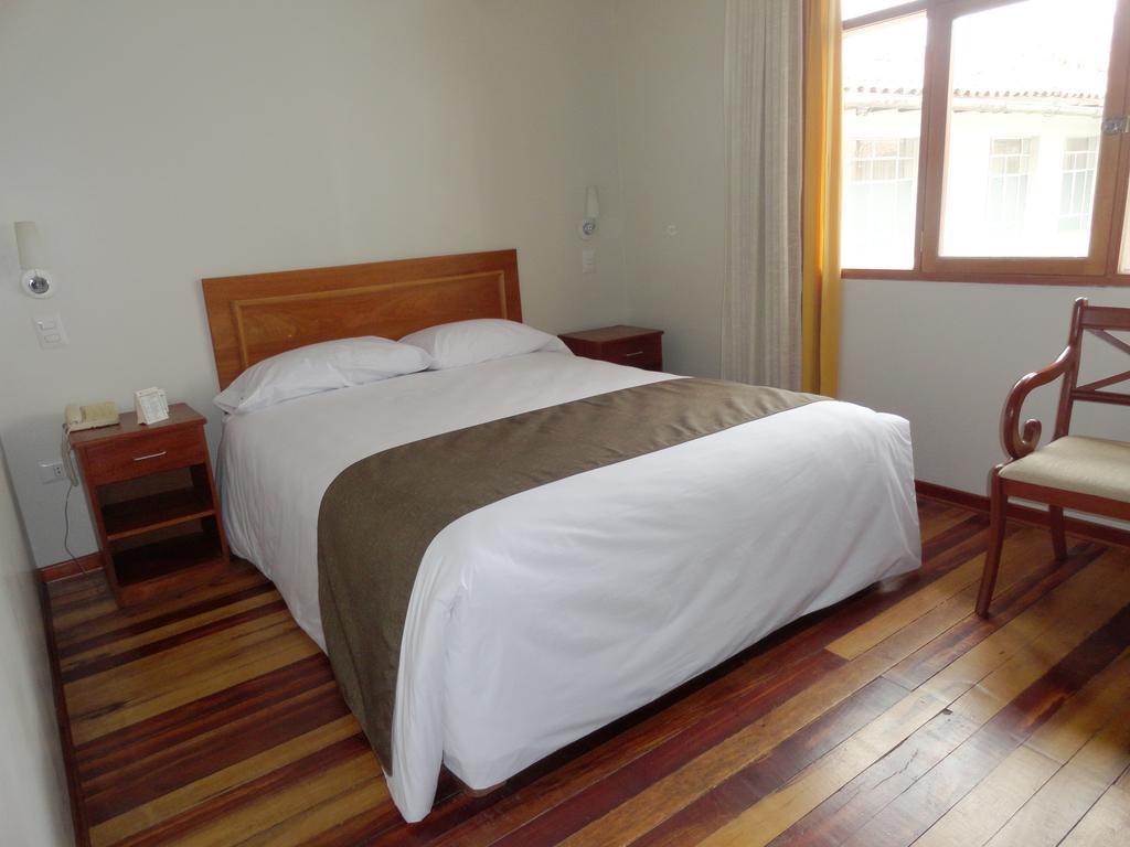 Emperador Plaza Hotel 3*
