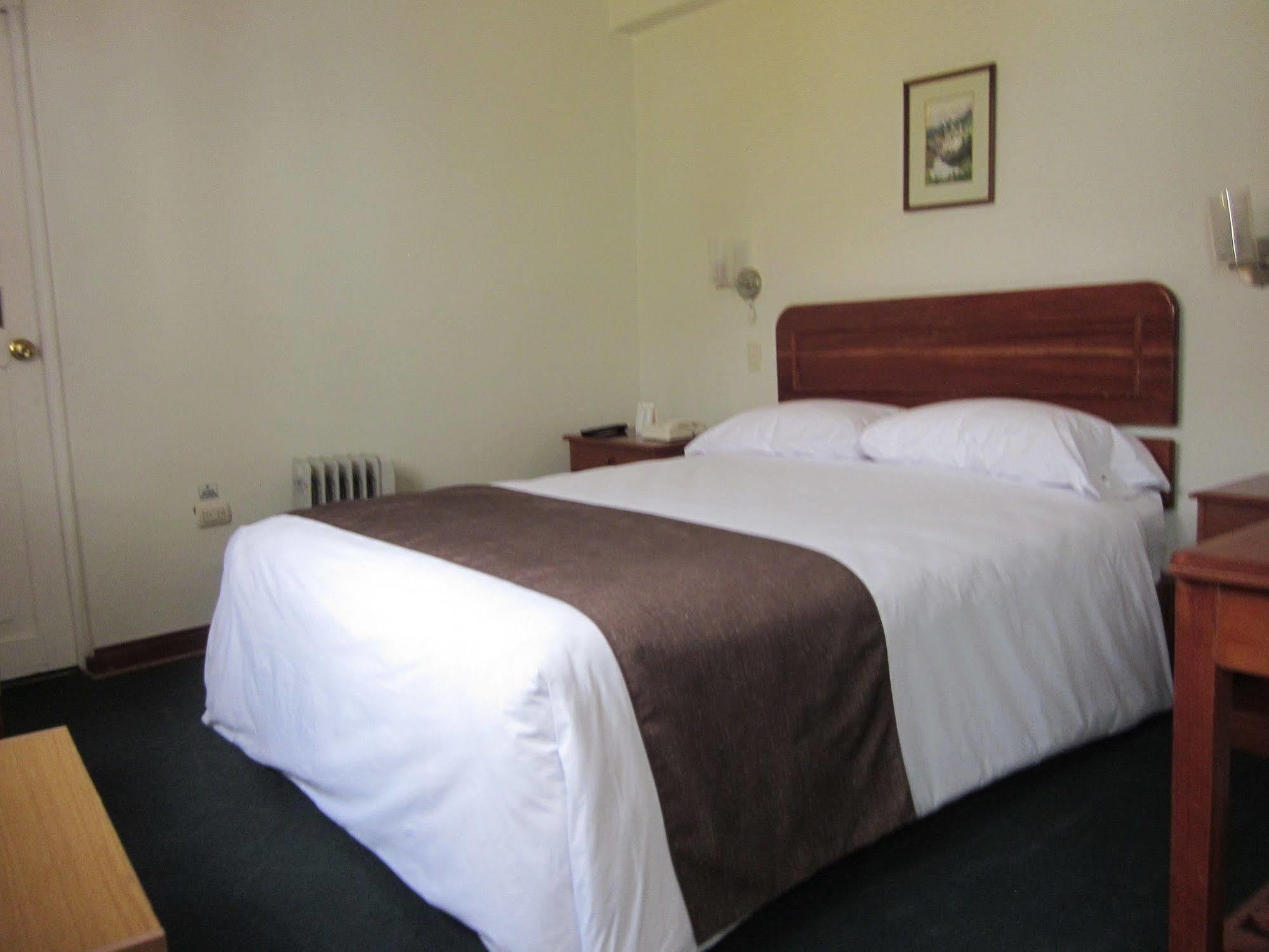 Emperador Plaza Hotel